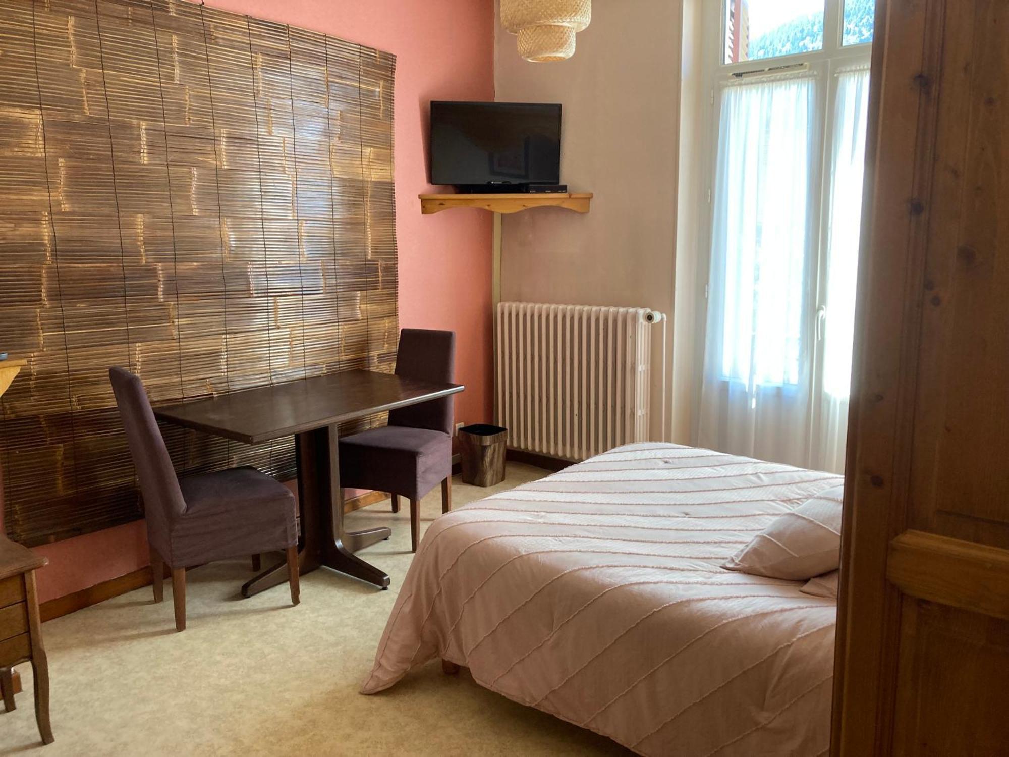 Hotel Victoria Сен-Пиер-дьо-Шартрьоз Екстериор снимка